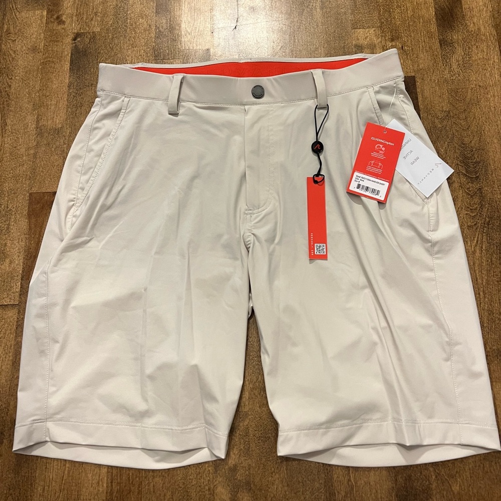 Redvanly golf shorts Size M NWT